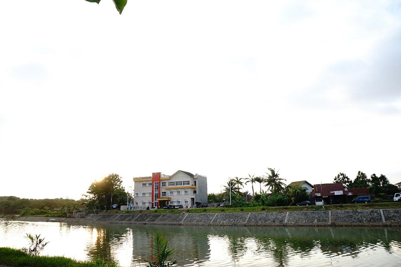 New D'Dhave Hotel Padang  Extérieur photo
